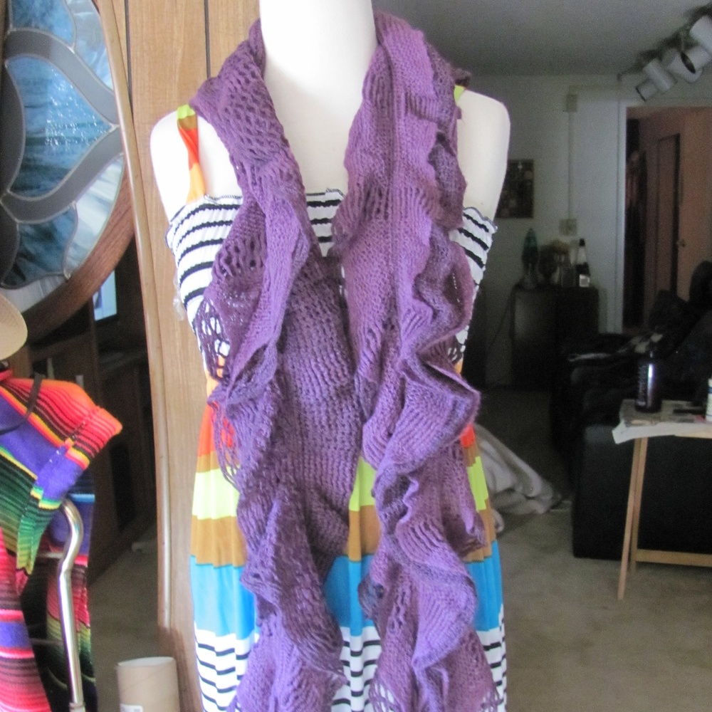 TICKLED PINK LADIES ACRYLIC SCARF BRAND NEW WITH T